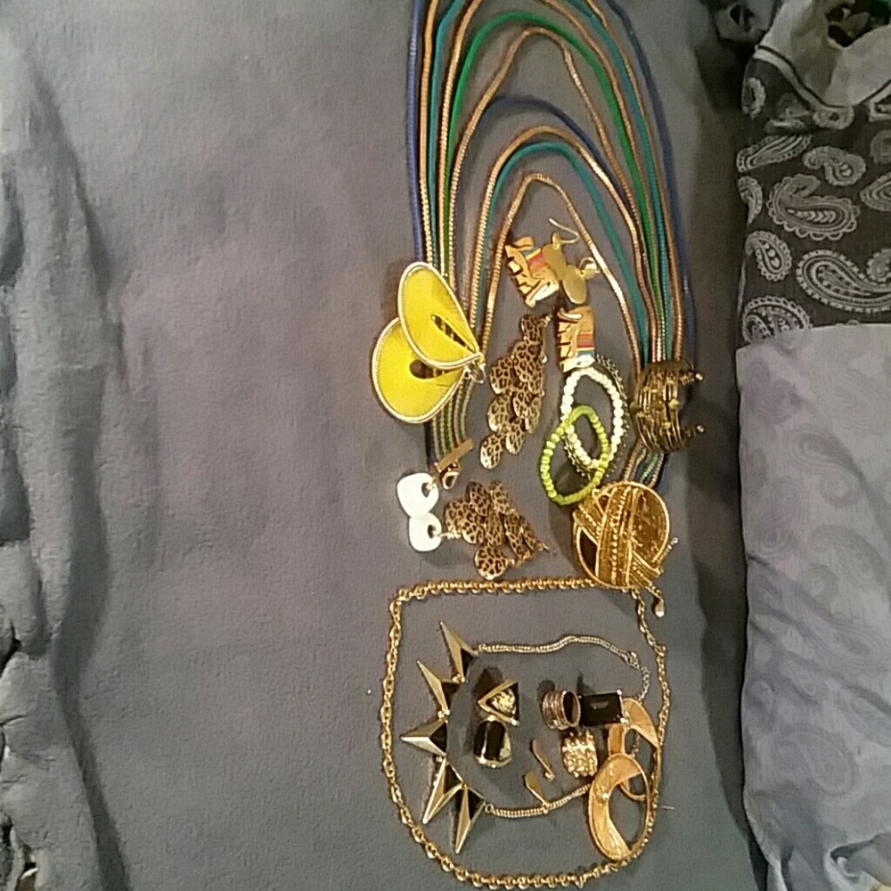 Bundle of Vintage Jewelry